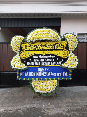Papan Bunga Duka di Pal Merah