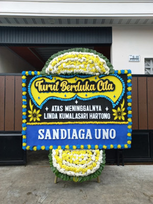 Papan Bunga Duka di Pal Merah